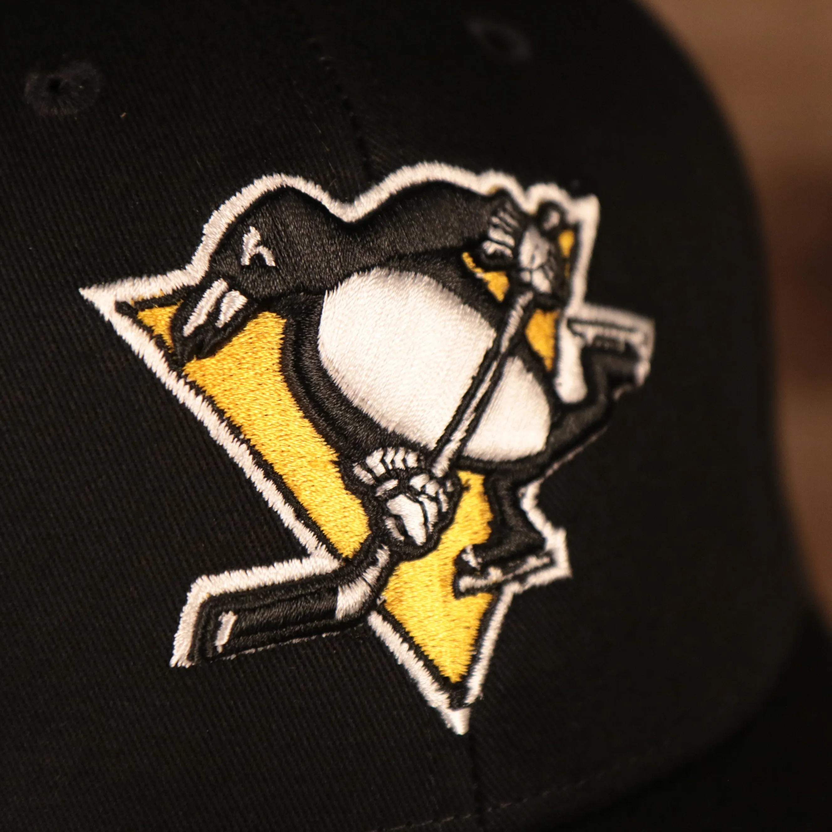 47 BRAND | PITTSBURGH PENGUINS | PENGUIN TRIANGLE PATCH FRONT | MVP | DAD HAT | BLACK | OSFM