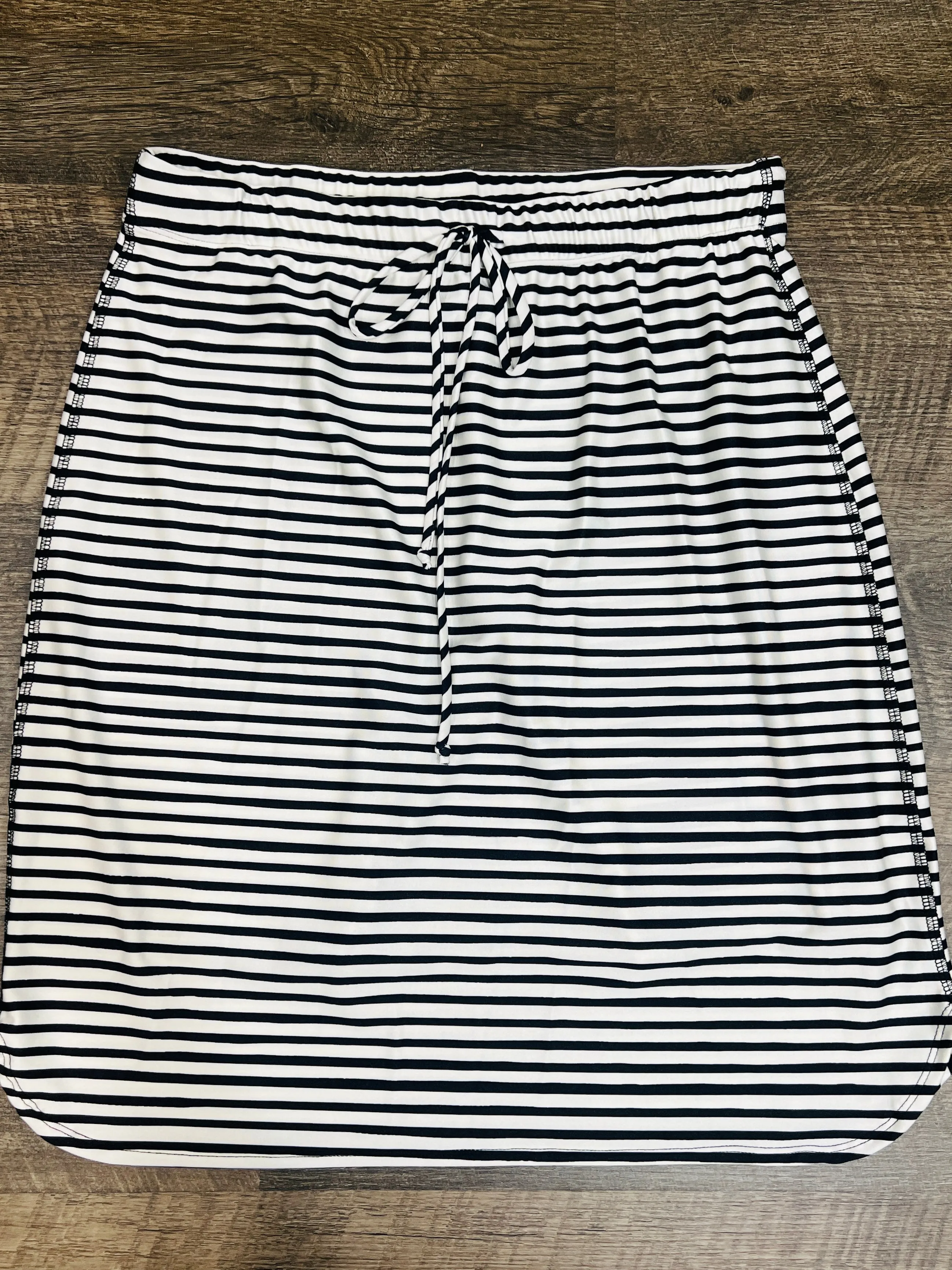 Missy Black & White Striped Print Swim/Active Skirt (Hidden Shorts) 22”