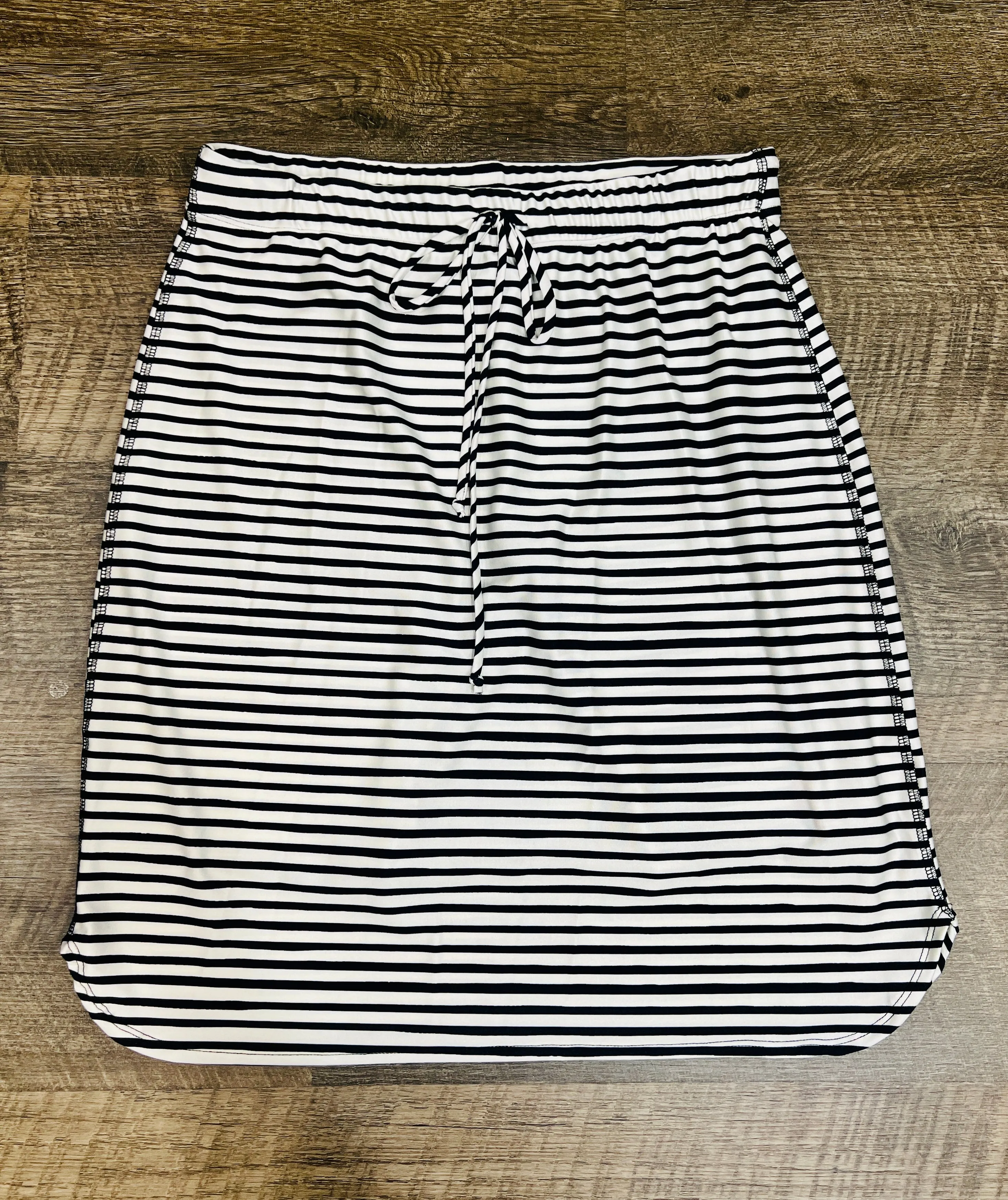 Missy Black & White Striped Print Swim/Active Skirt (Hidden Shorts) 22”