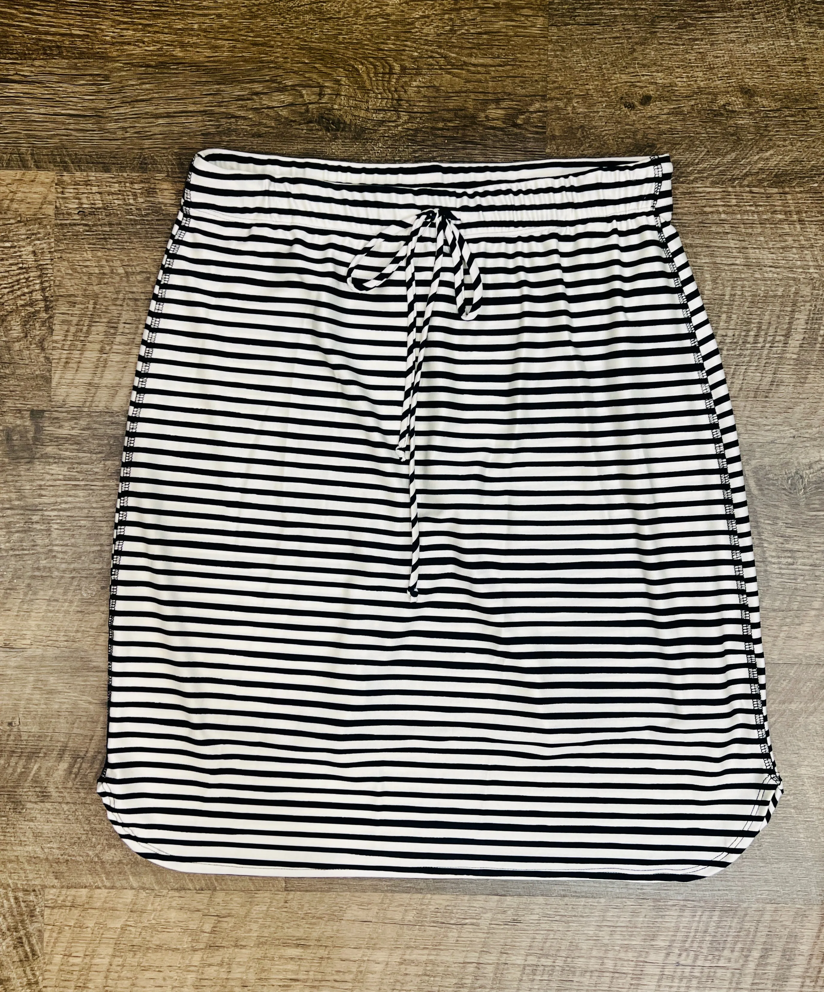 Missy Black & White Striped Print Swim/Active Skirt (Hidden Shorts) 22”