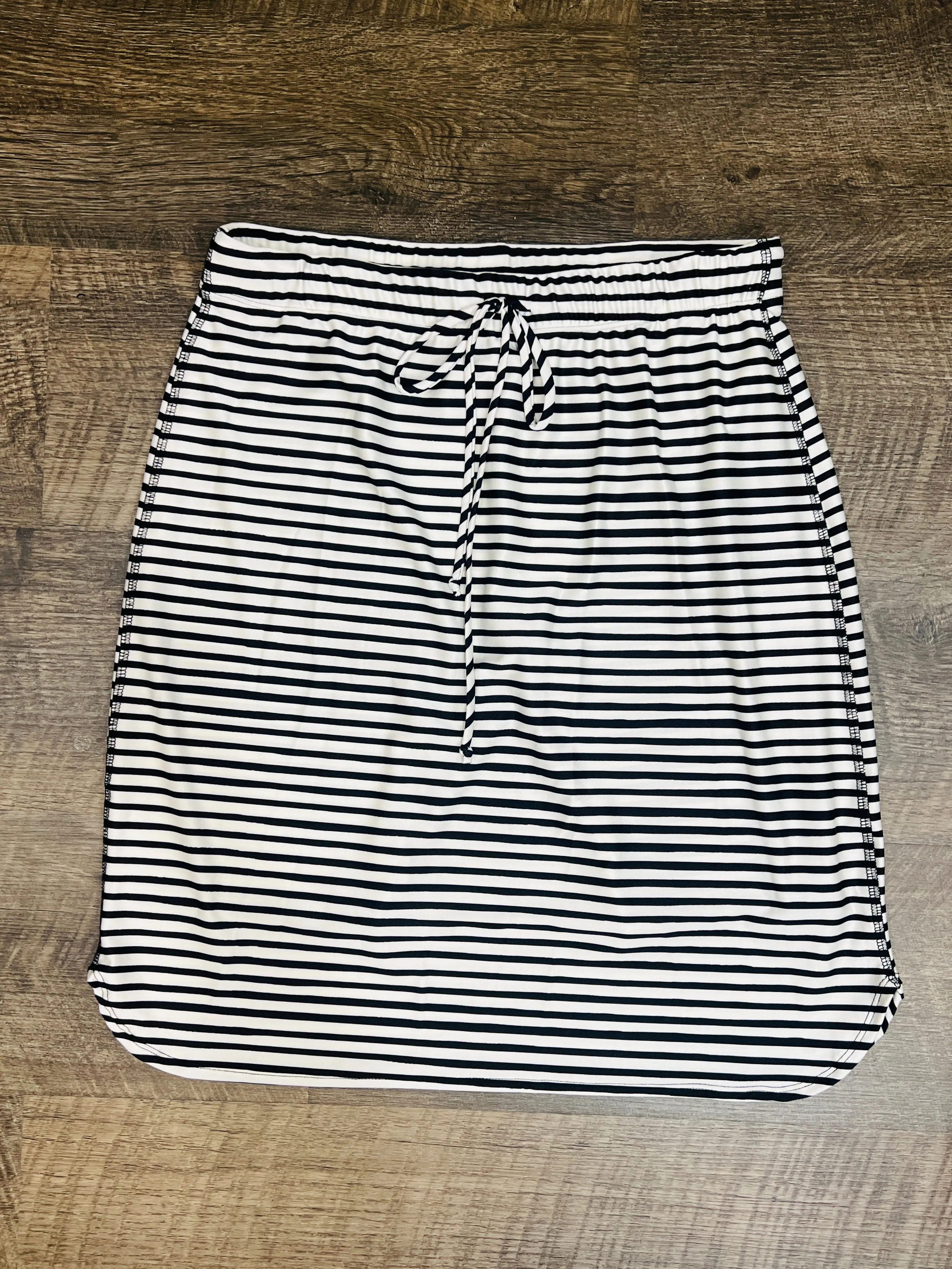 Missy Black & White Striped Print Swim/Active Skirt (Hidden Shorts) 26”