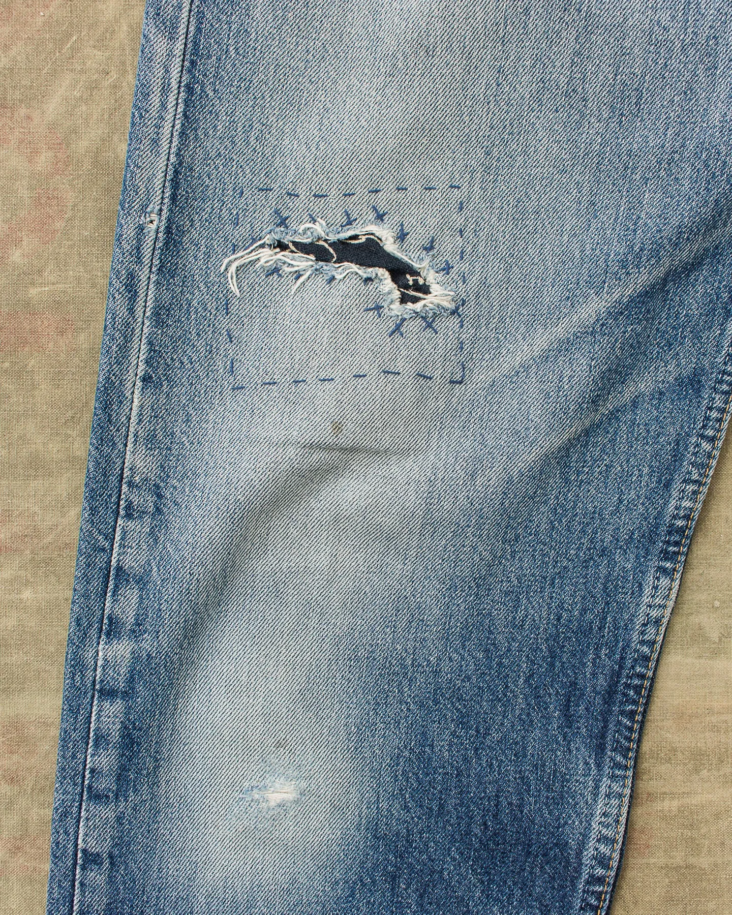 Second Hand, Hand Mended 00s Levi's 501 Jeans W 32 /  L 34