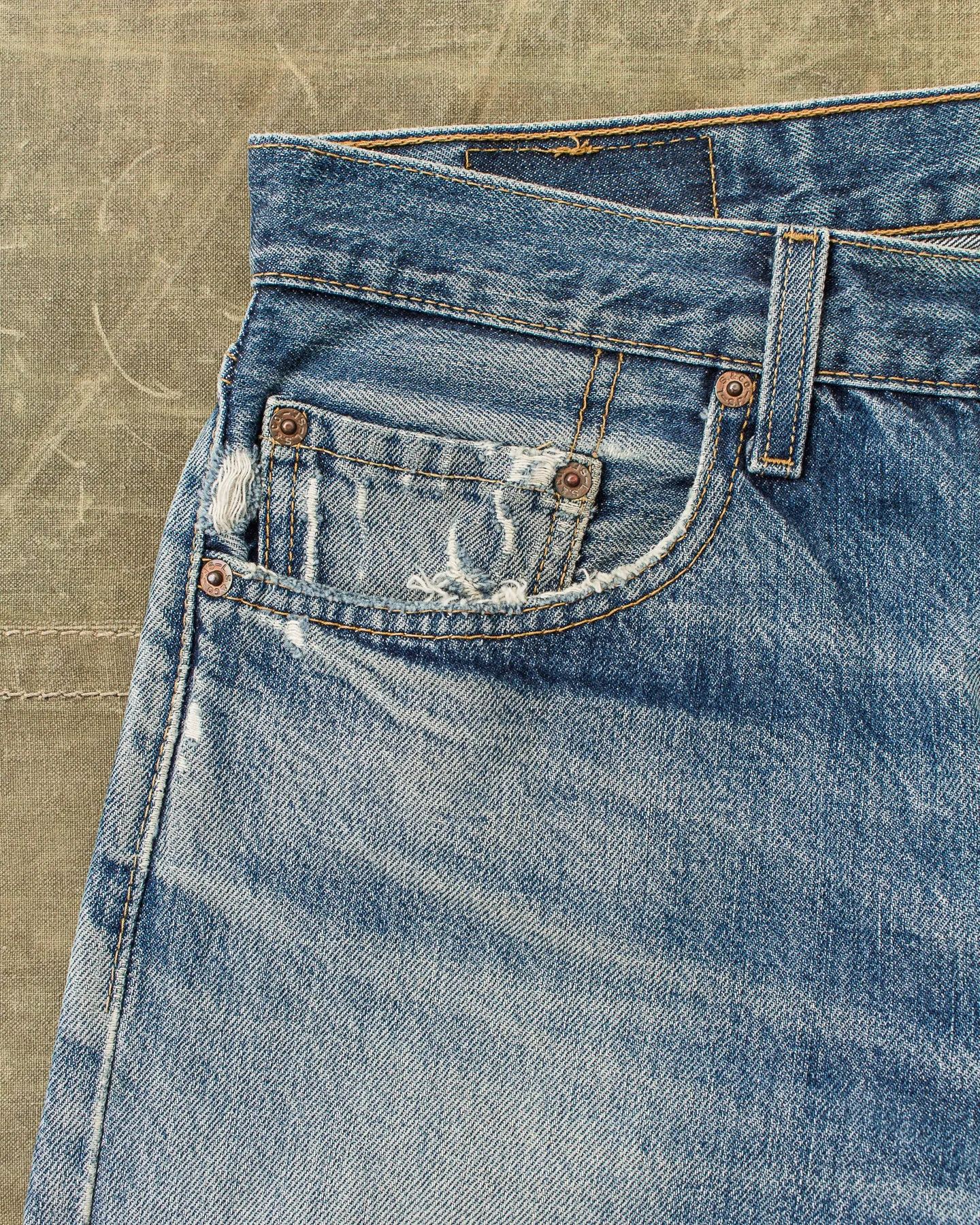 Second Hand, Hand Mended 00s Levi's 501 Jeans W 32 /  L 34